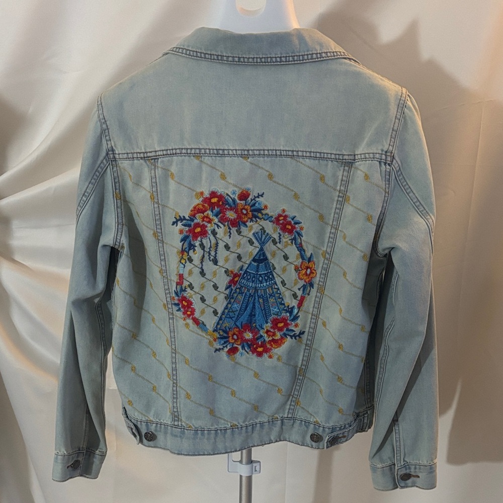 Savanna Jane Embroidered Denim Jacket with Floral Design SZ M